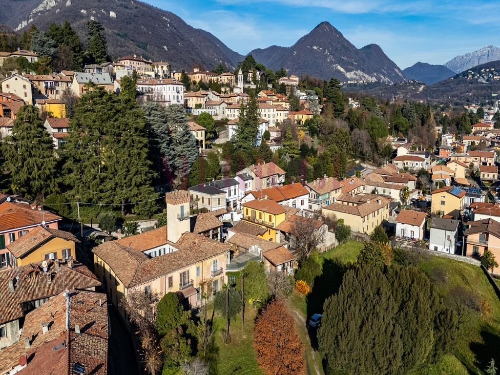 Villa in Erba, Lombardy, Italy 3 - 16965803