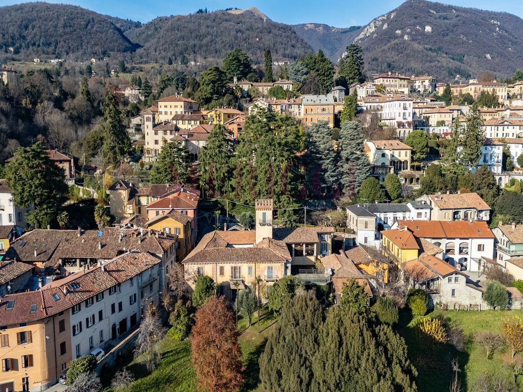 Villa in Erba, Lombardy, Italy 1 - 16965803