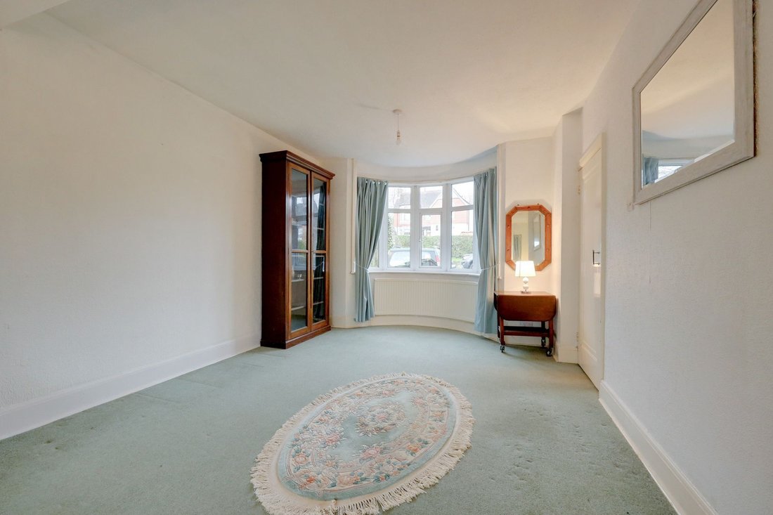 Bungalow in Burgess Hill, England 5 - 16964247