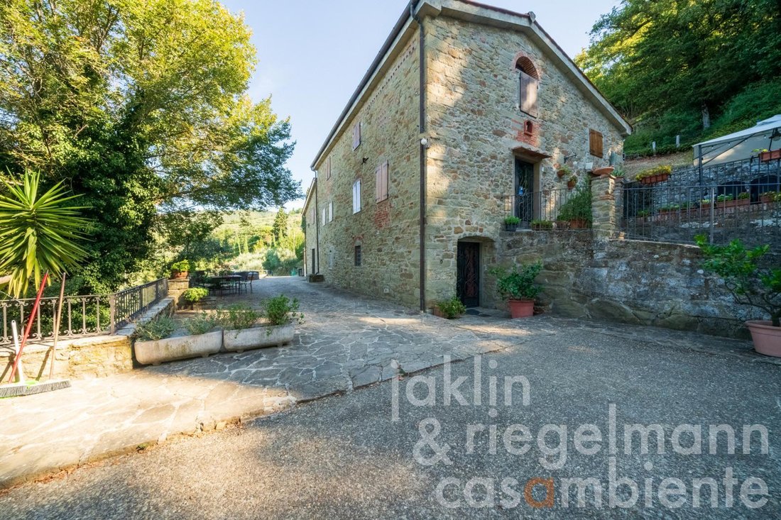Farm Ranch in Loro Ciuffenna, Tuscany, Italy 1 - 16964215