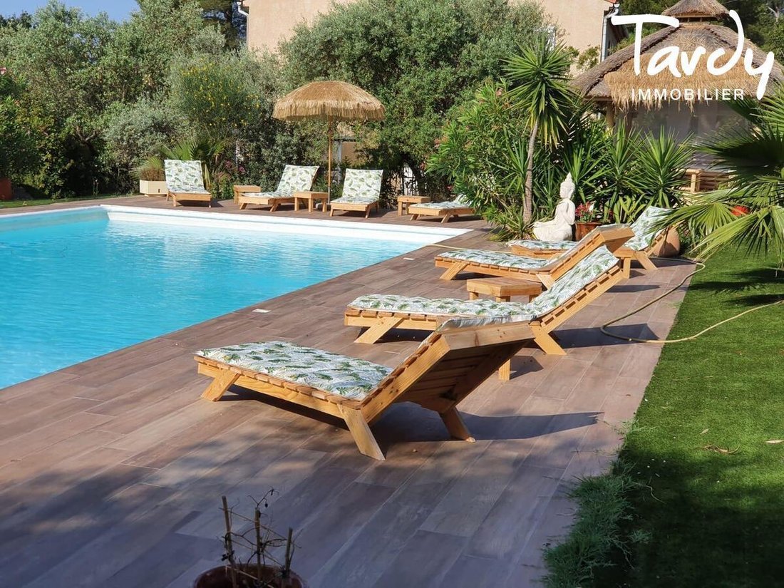 Villa in La Cadiere-d'Azur, Provence-Alpes-Côte d'Azur, France 2 - 16963901