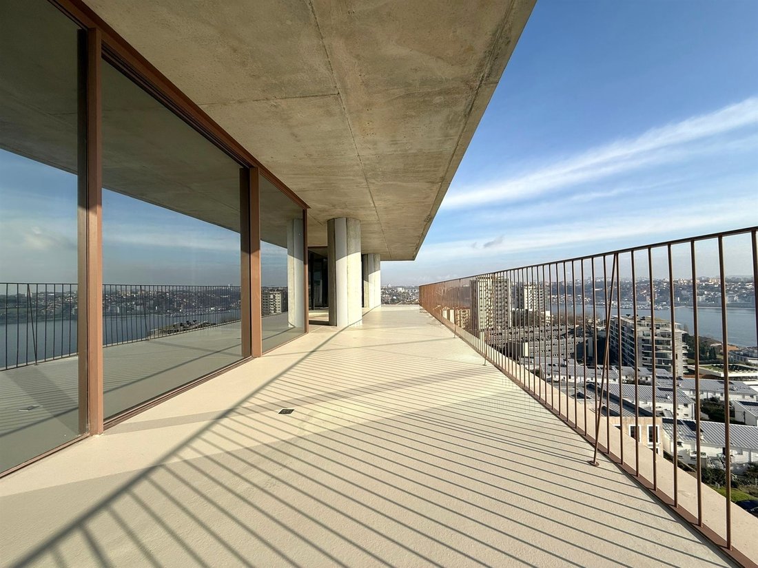 Apartment in Lordelo do Ouro e Massarelos, Porto District, Portugal 1 - 16966447