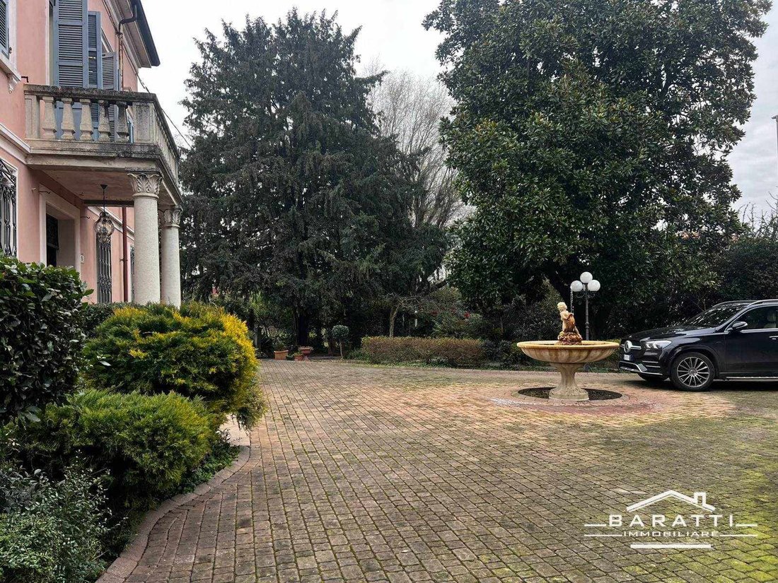Villa in Gonzaga, Lombardy, Italy 2 - 16966731