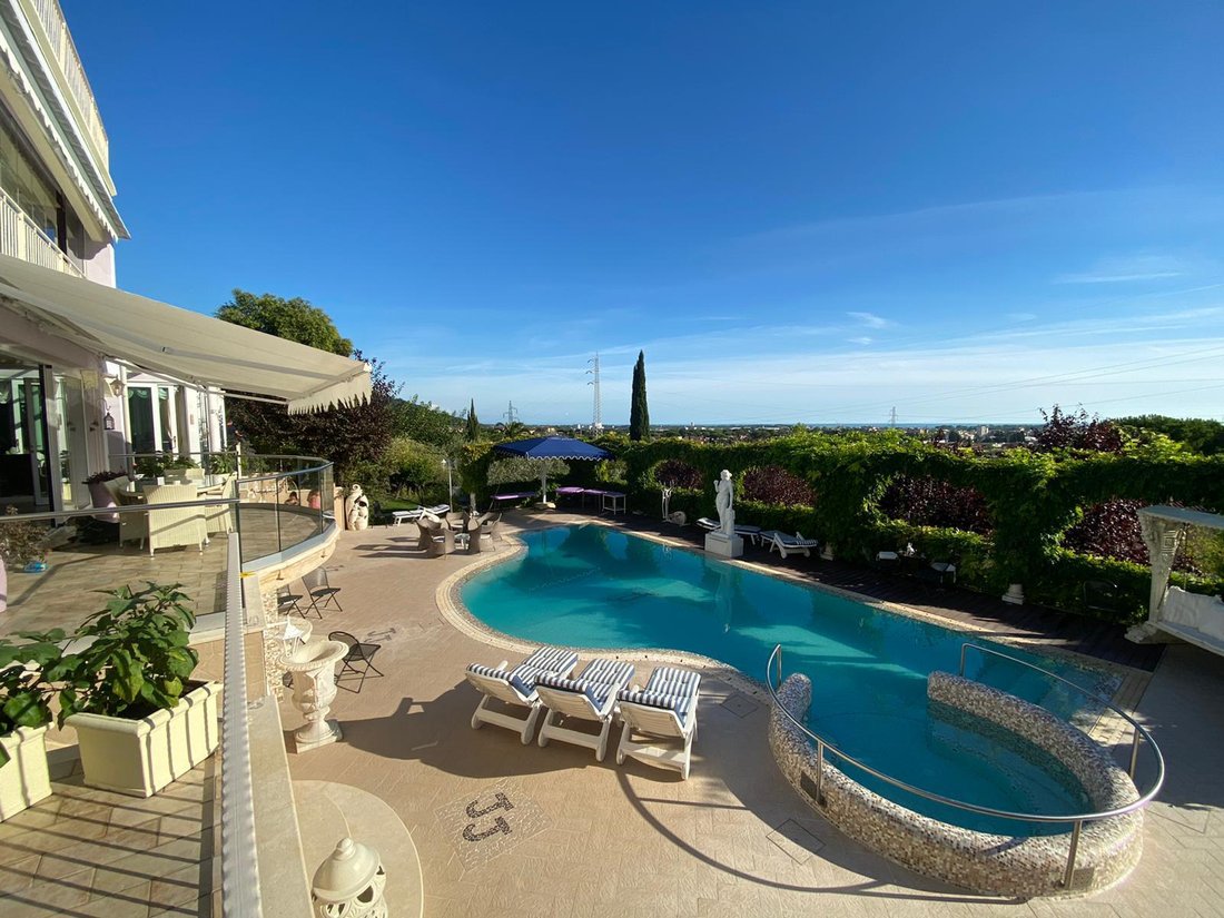 Villa in Fontia-Fossola-Fossone, Marina di Carrara, Tuscany 1 - 16968506