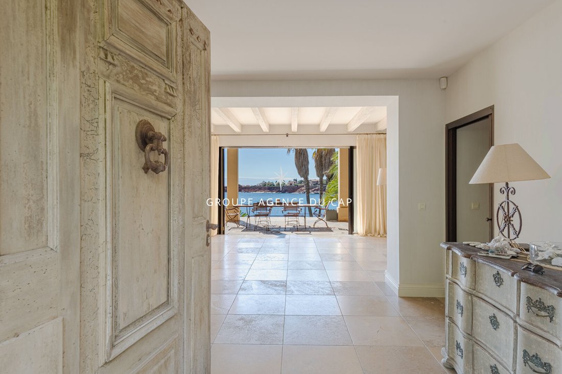 Villa in Le Dramont-Agay-Anthéor-Le Trayas, Saint-Raphaël, France 3 - 16968868