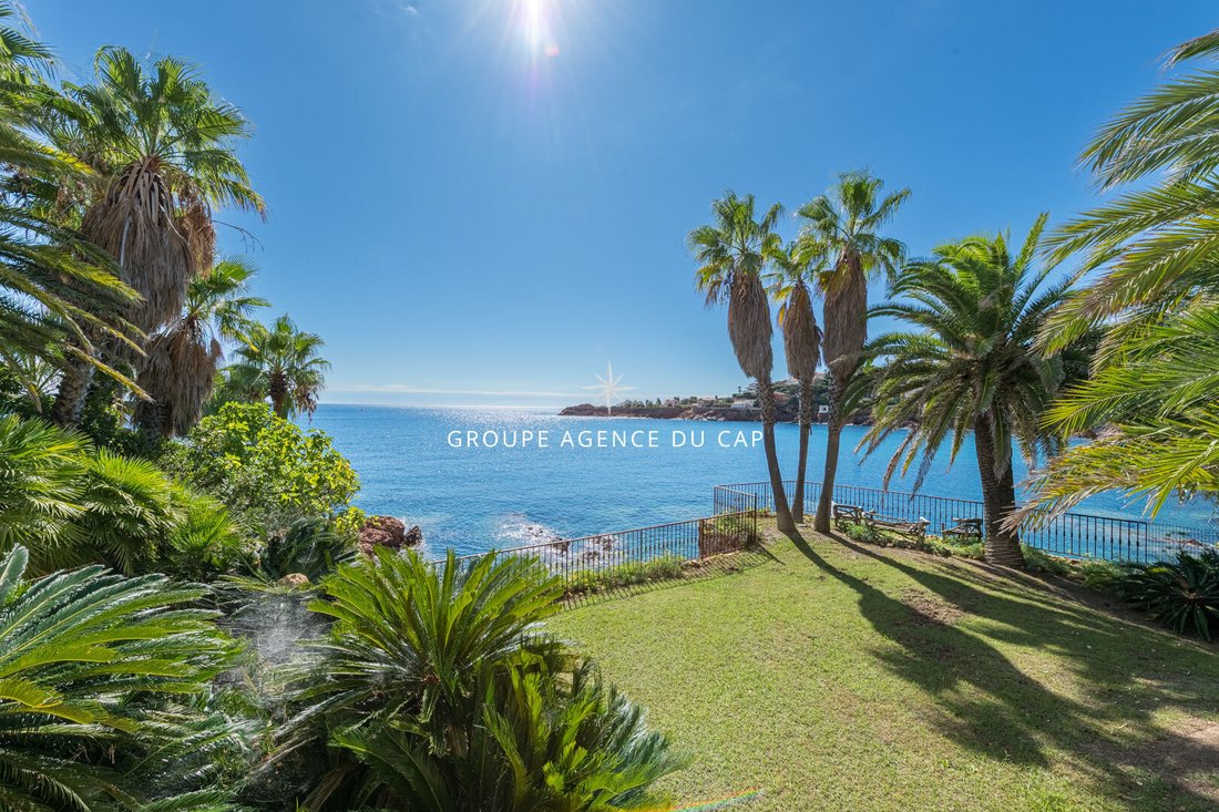 Villa in Le Dramont-Agay-Anthéor-Le Trayas, Saint-Raphaël, France 2 - 16968868