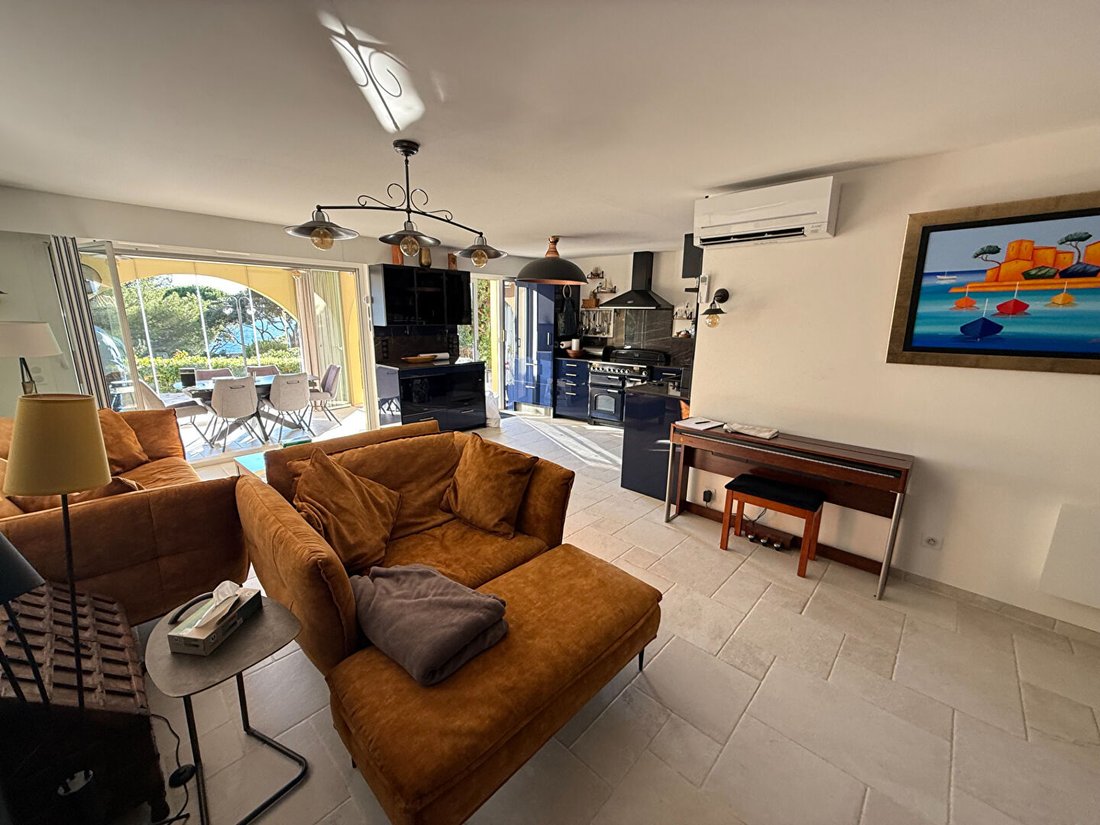 Apartment in Plateau Notre Dame Sud-Bord de mer-Beaurivage, Saint-Raphaël, France 3 - 16968813