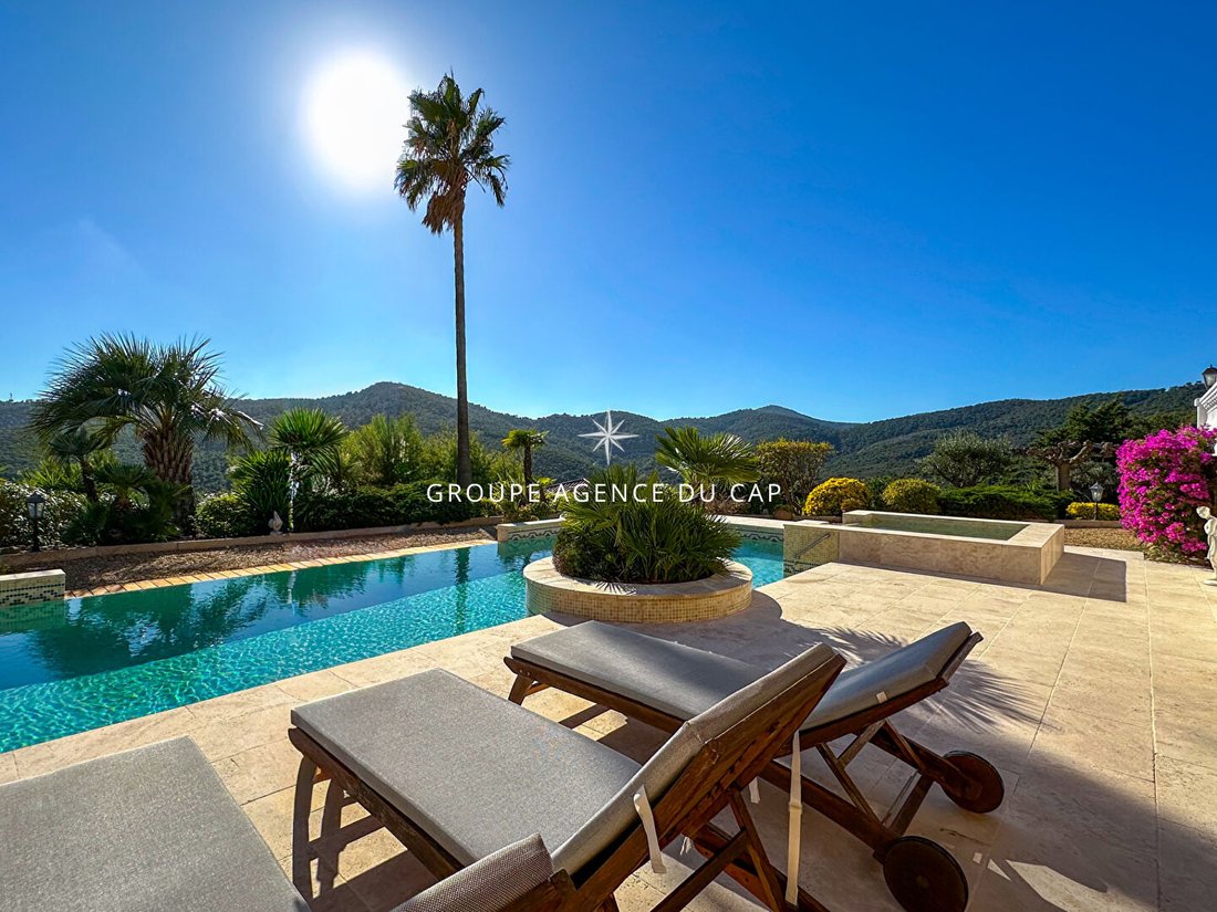 Villa in Les Issambres, Roquebrune-sur-Argens, France 2 - 16968835