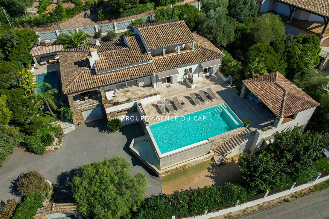 Villa in Les Issambres, Roquebrune-sur-Argens, France 1 - 16968821