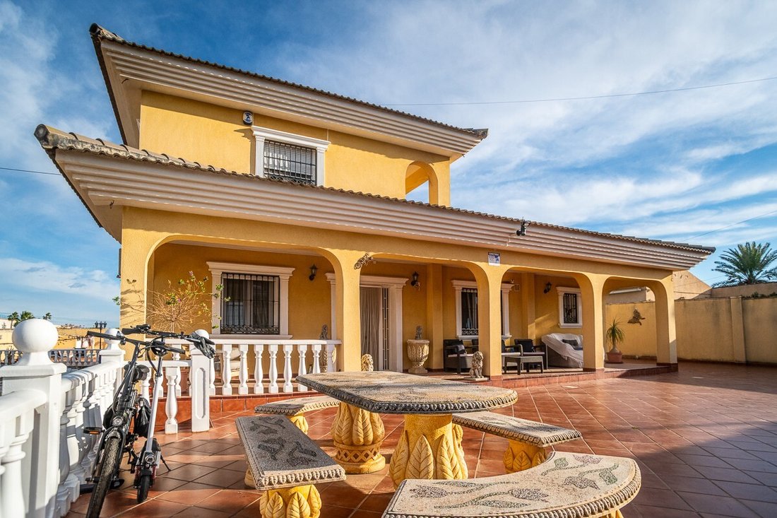 Villa in Torrevieja, Valencian Community, Spain 5 - 16967196