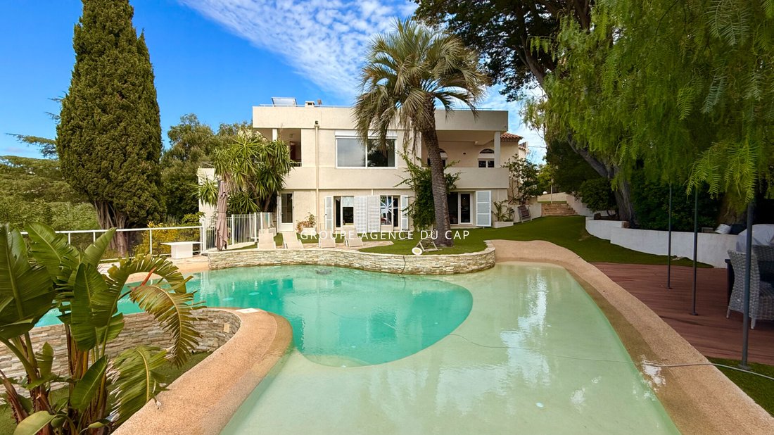Villa in Les Issambres, Roquebrune-sur-Argens, France 2 - 12257623