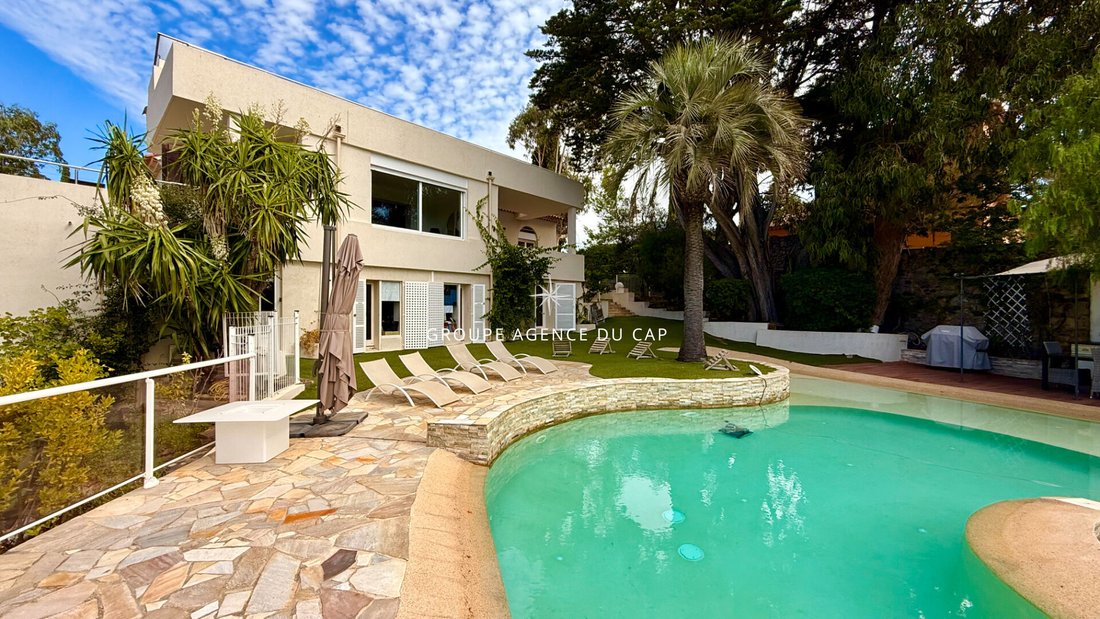Villa in Les Issambres, Roquebrune-sur-Argens, France 3 - 12257623