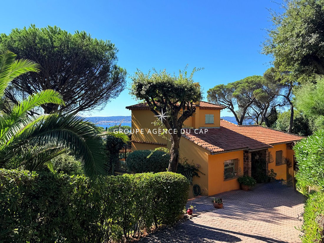 Villa in Nartelle-Noyer-Bellevue-bd des Sardinaux, Sainte-Maxime, France 1 - 16968861