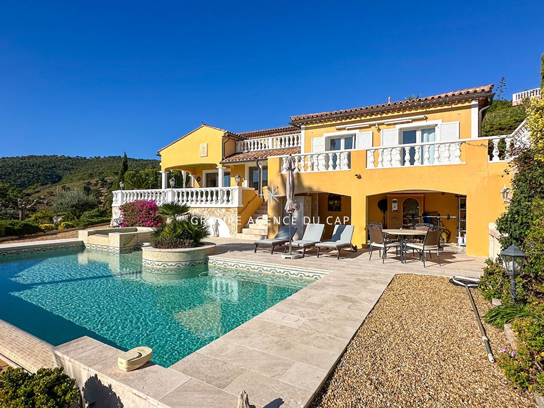 Villa in Les Issambres, Roquebrune-sur-Argens, France 3 - 16968835