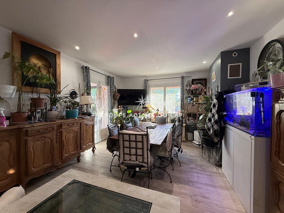Villa in Les Issambres, Roquebrune-sur-Argens, France 3 - 16968808