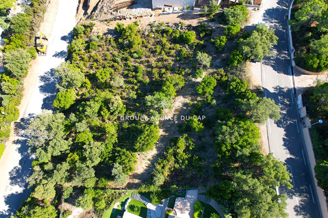 Land in Les Issambres, Roquebrune-sur-Argens, France 2 - 16968876