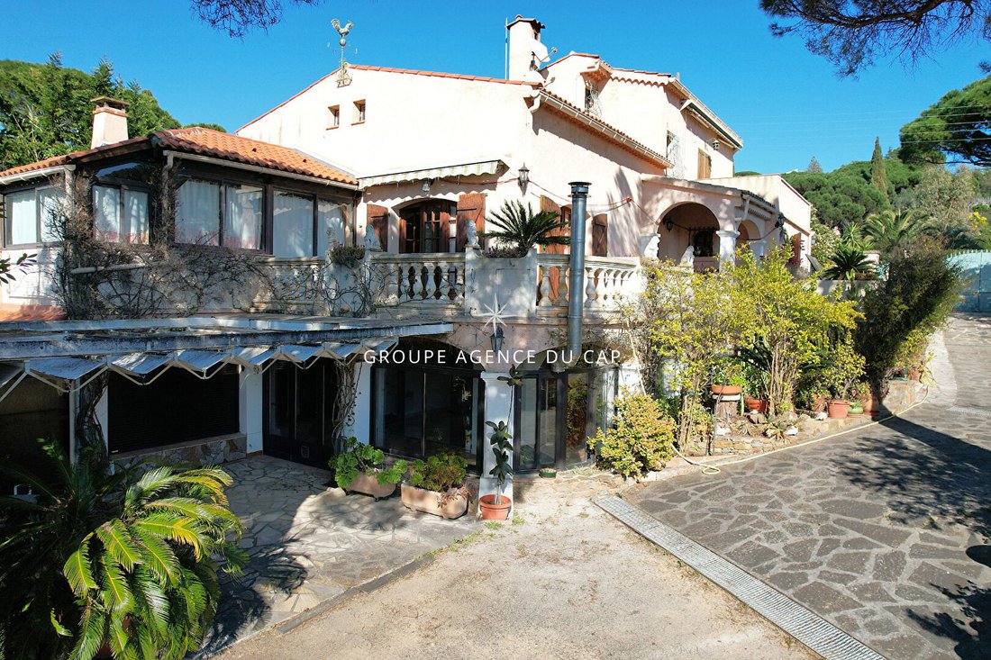 Villa in Les Issambres, Roquebrune-sur-Argens, France 2 - 16969027