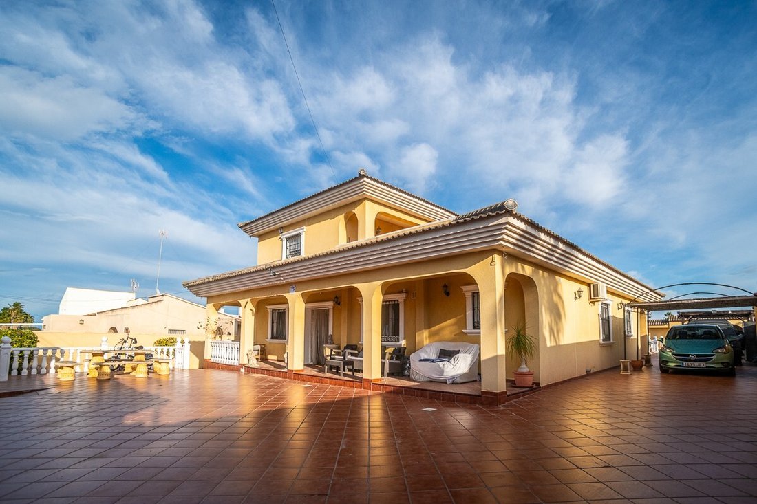 Villa in Torrevieja, Valencian Community, Spain 4 - 16967196