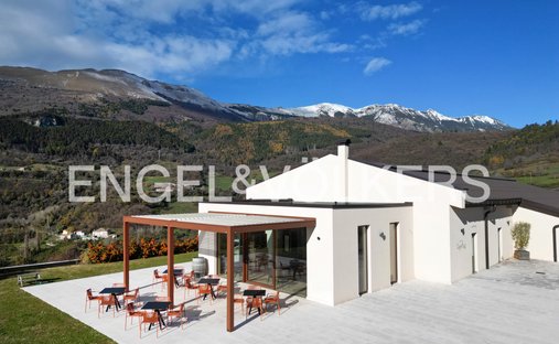 Villa in Caprino Veronese, Veneto, Italy 1