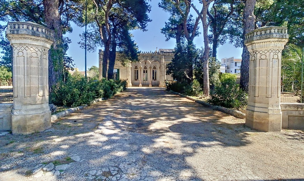 20th Century Historical Palace For Sale In Aradeo (Le) In Aradeo ...