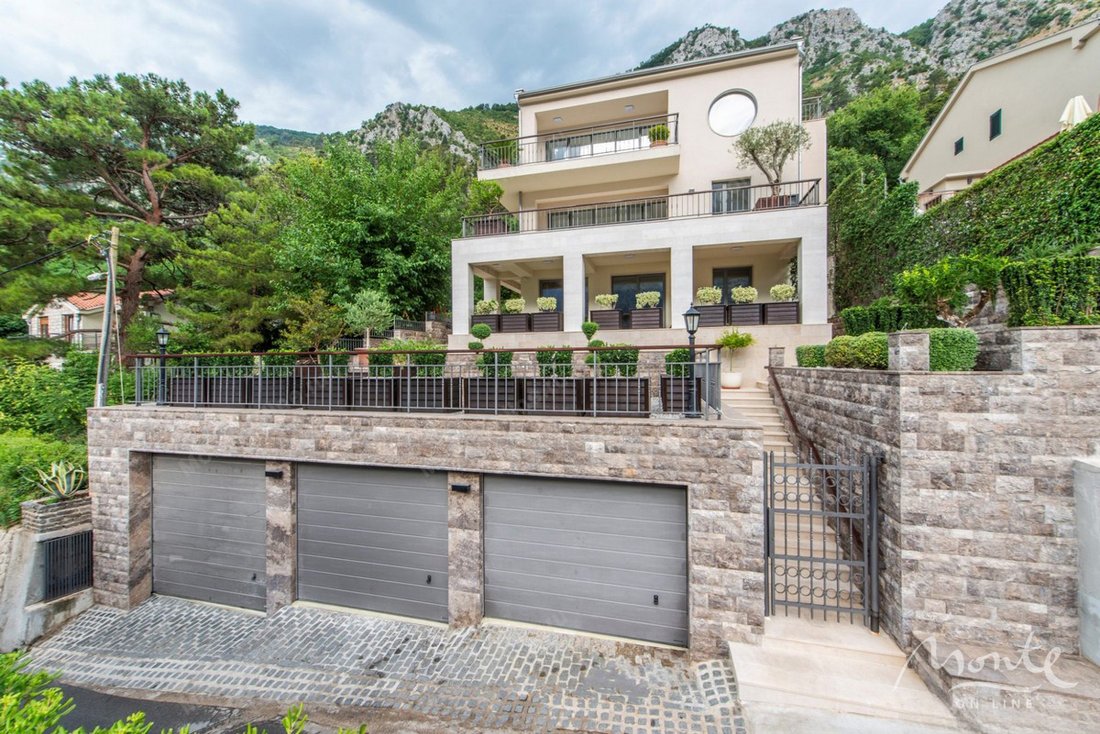 Apartment in Muo, Kotor Municipality, Montenegro 2 - 16969945