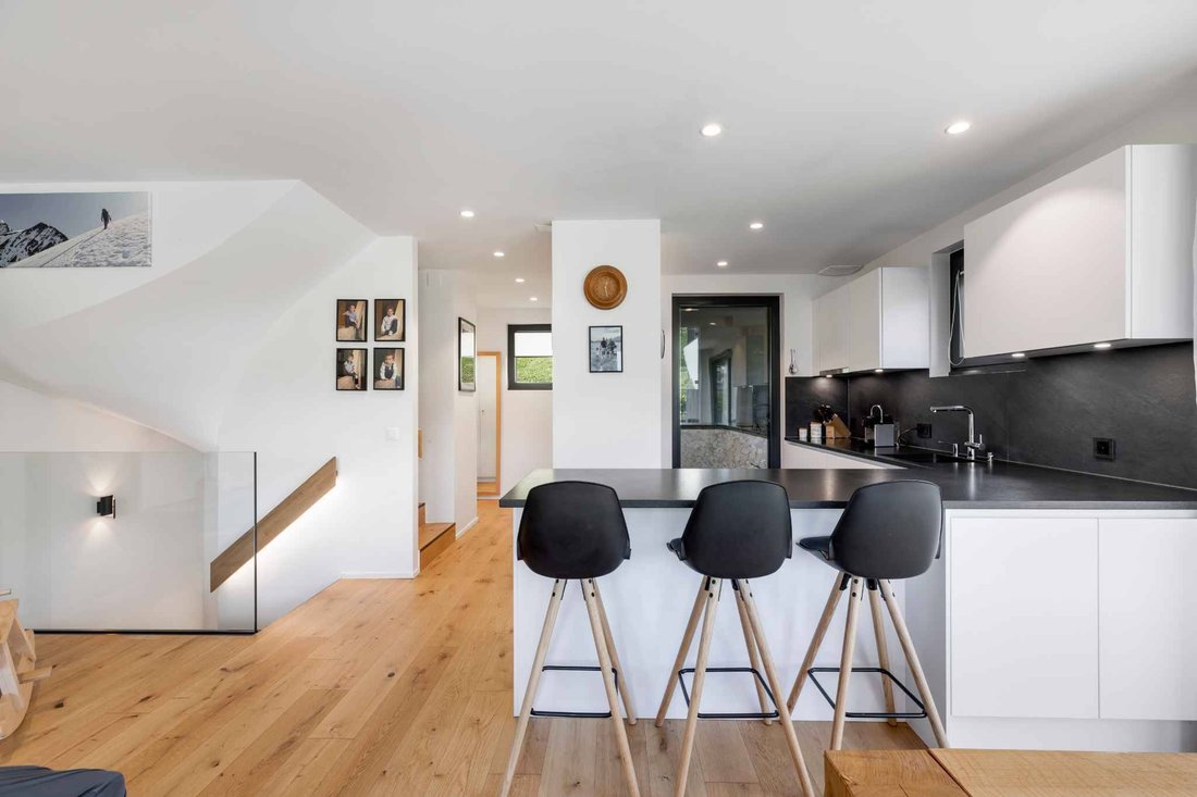 Magnificent Luxury Villa In A Quiet And Secure Neighborhood