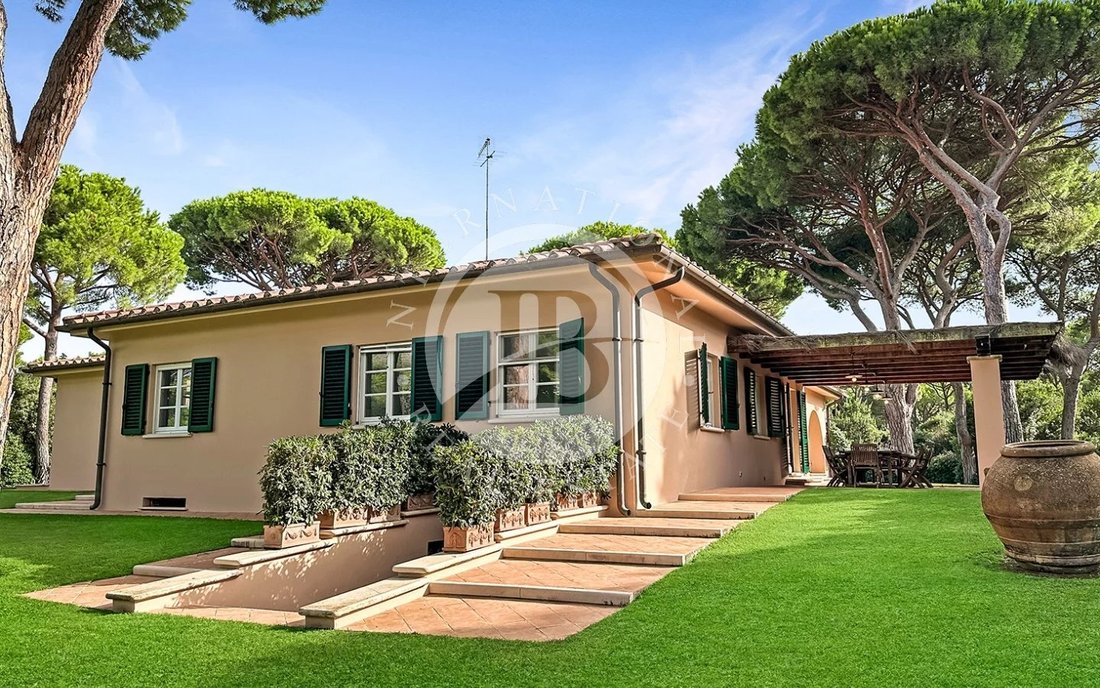 Villa in Castle of Castiglione, Castiglione della Pescaia, Tuscany 4 - 16970349