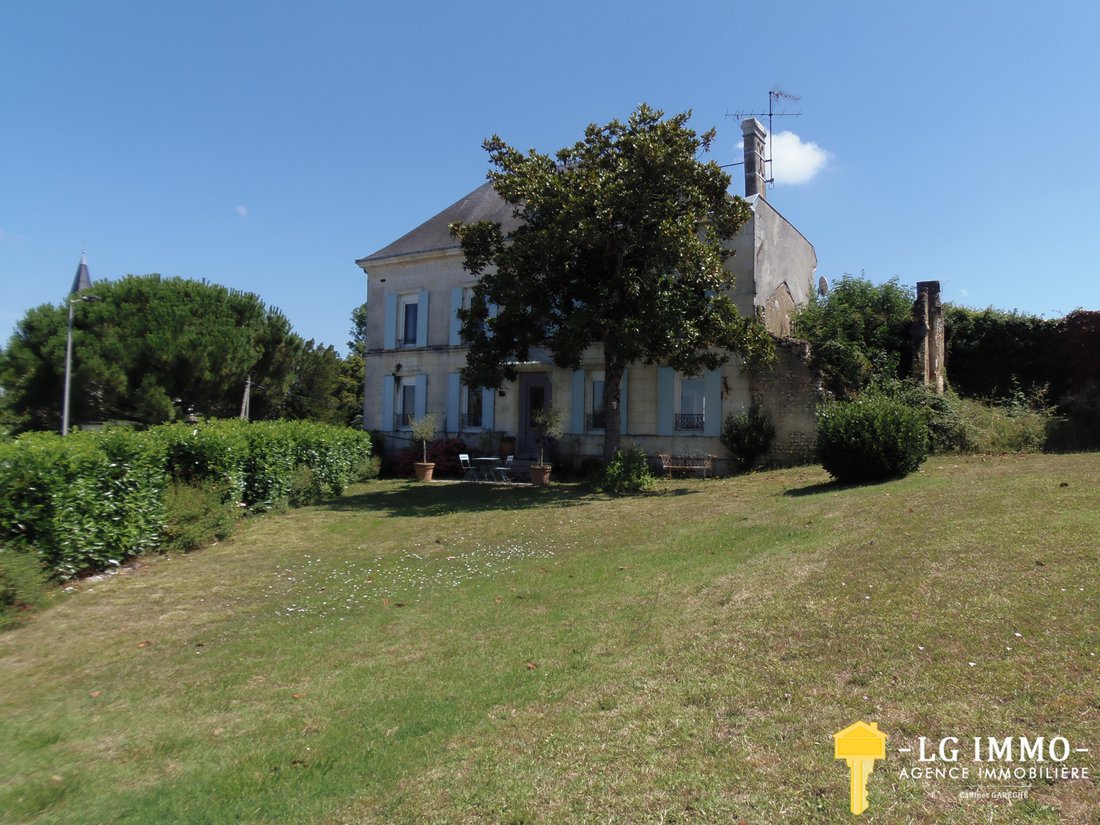 House in Saint-Thomas-de-Conac, Nouvelle-Aquitaine, France 2 - 16973479