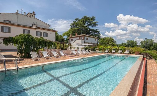 Villa in Monte San Savino, Tuscany, Italy 1