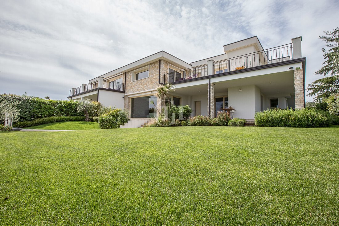 Apartment in Padenghe sul Garda, Lombardy, Italy 1 - 16975295