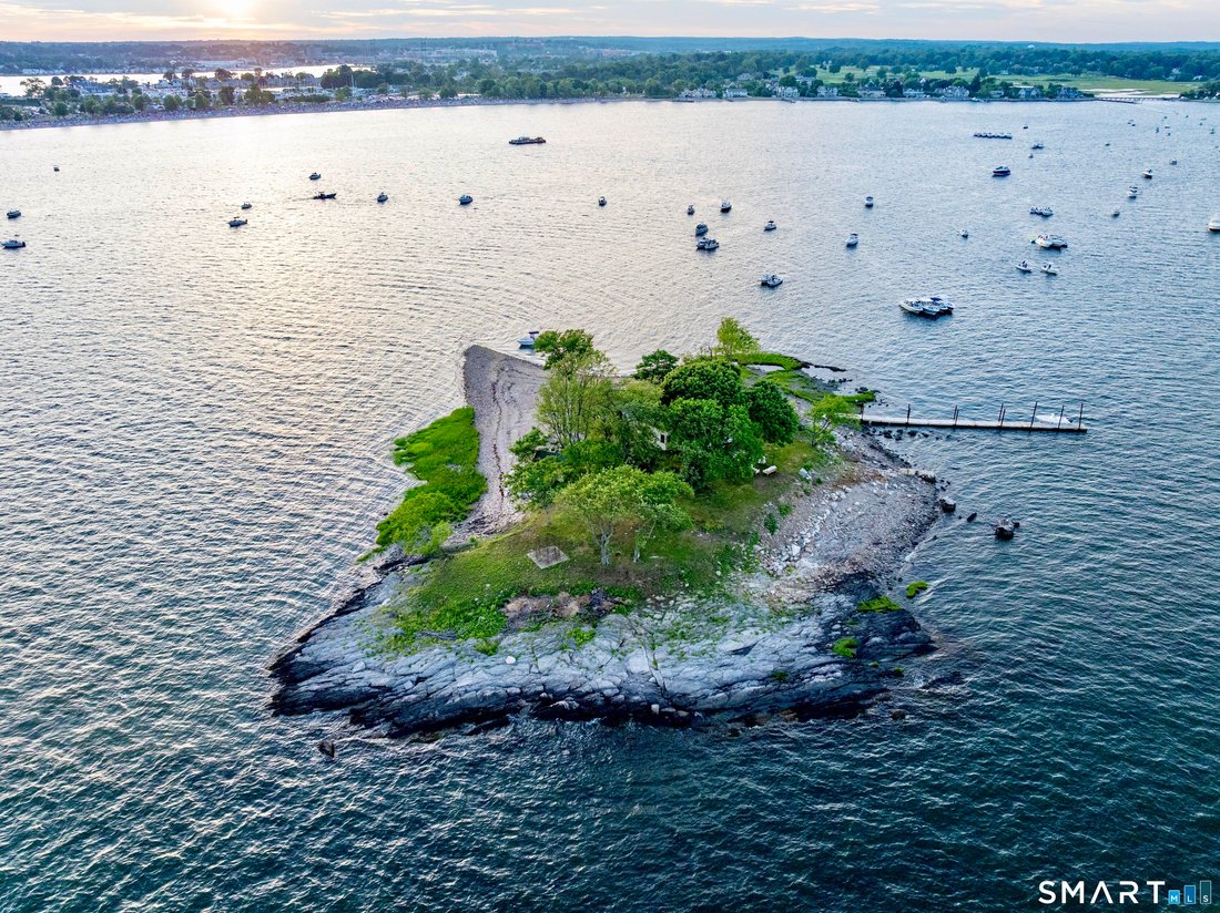 Townhouse in Calf Pasture Island, Connecticut, United States 3 - 16918965