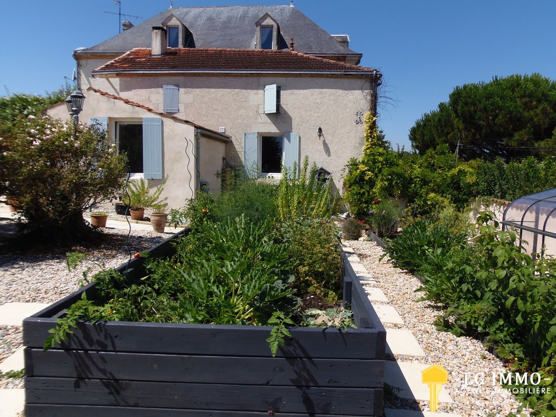 House in Saint-Thomas-de-Conac, Nouvelle-Aquitaine, France 3 - 16973479