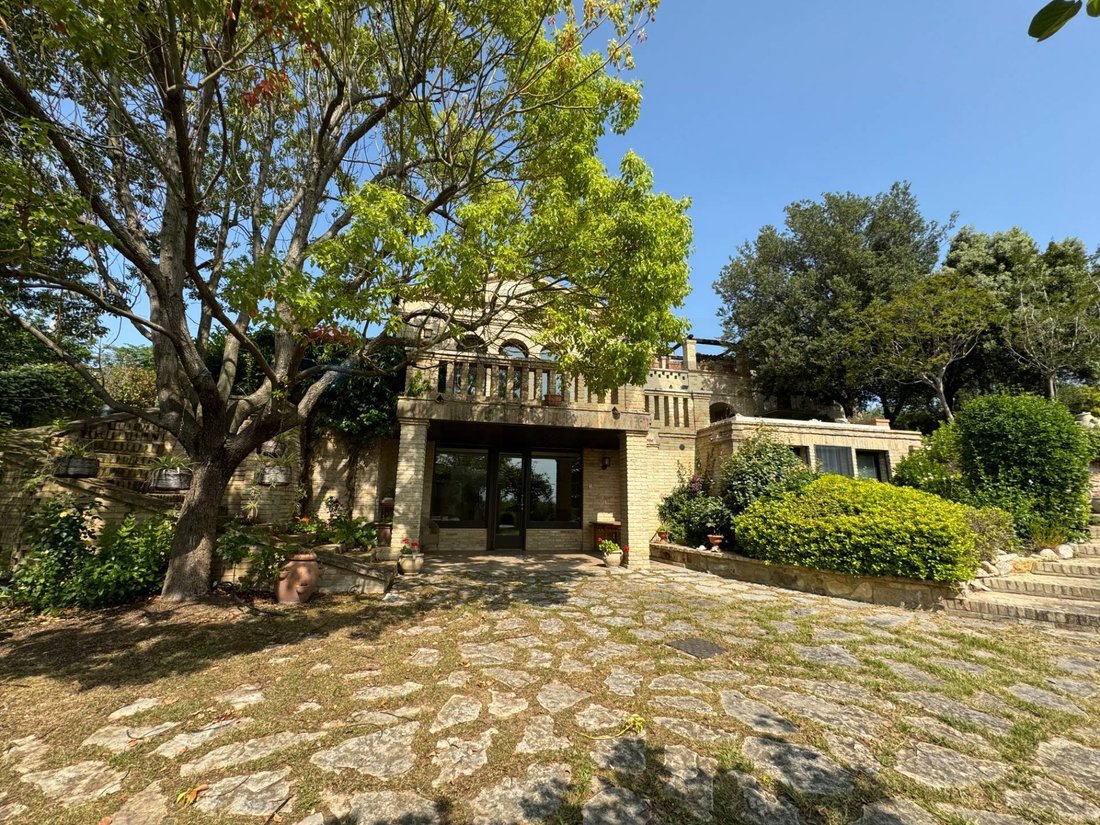 Villa in Mozzagrogna, Abruzzo, Italy 1 - 16974468