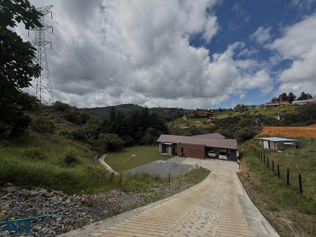 House in Santa Elena, Guarne, Colombia 1 - 16970896