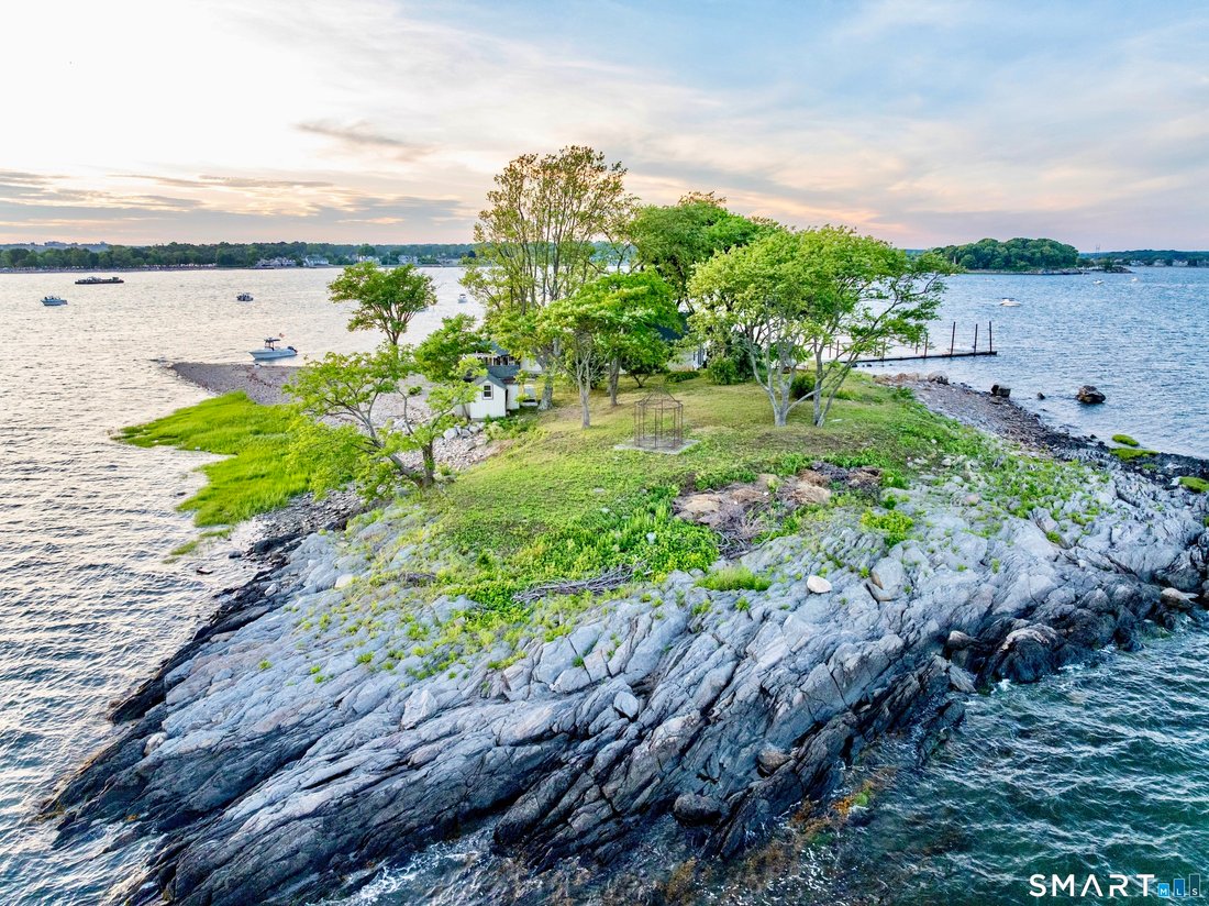 Townhouse in Calf Pasture Island, Connecticut, United States 4 - 16918965