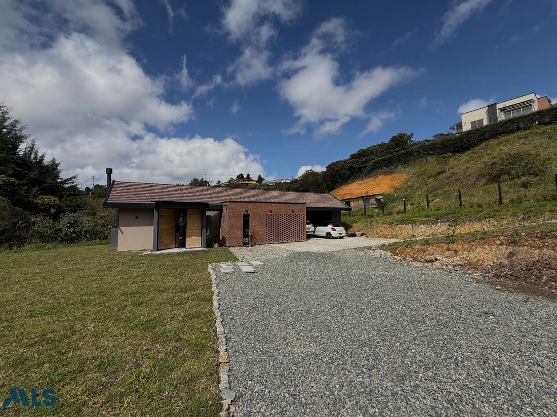 House in Santa Elena, Guarne, Colombia 2 - 16970896
