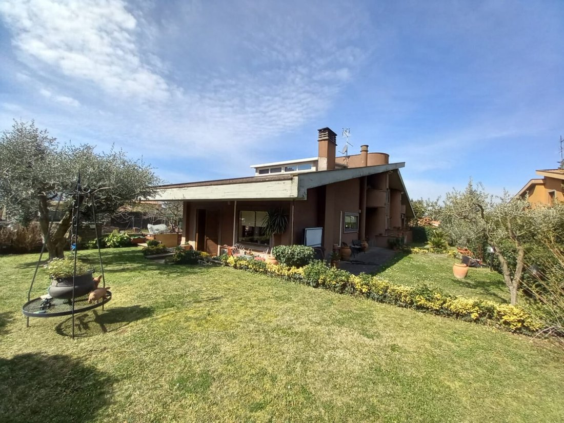 Villa in Rocca di Papa, Lazio, Italy 1 - 16973885