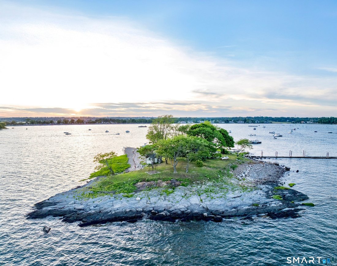 Townhouse in Calf Pasture Island, Connecticut, United States 1 - 16918965