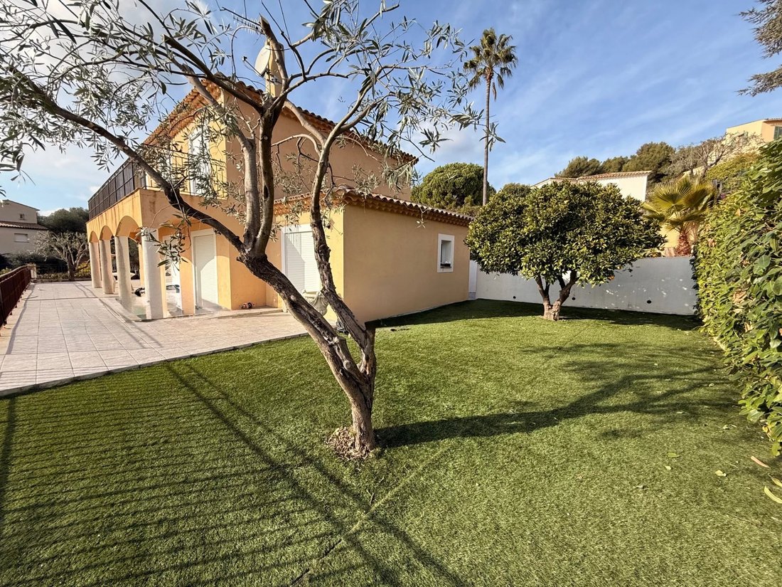 Villa in Tourrette-Levens, Provence-Alpes-Côte d'Azur, France 1 - 16970969
