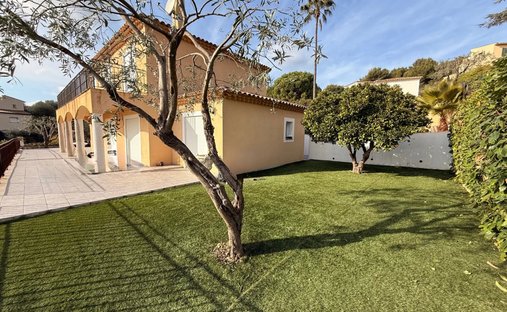 Villa in Tourrette-Levens, Provence-Alpes-Côte d'Azur, France 1