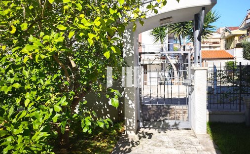 Villa in Giulianova, Abruzzo, Italy 1