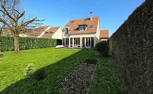 House in Toussus-le-Noble, Ile-de-France, France 1