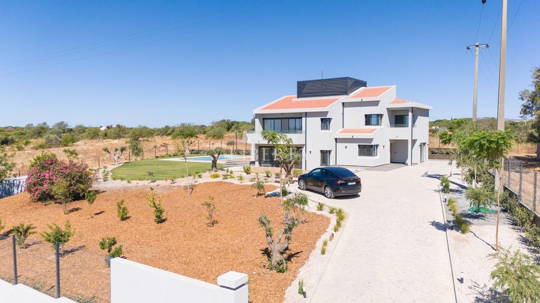 Villa in Quarteira, Algarve, Portugal 1 - 14699229