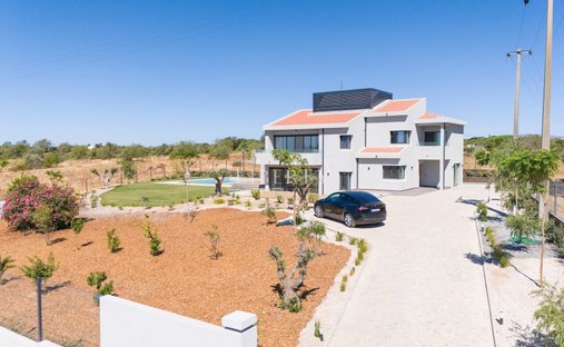 Villa in Quarteira, Algarve, Portugal 1