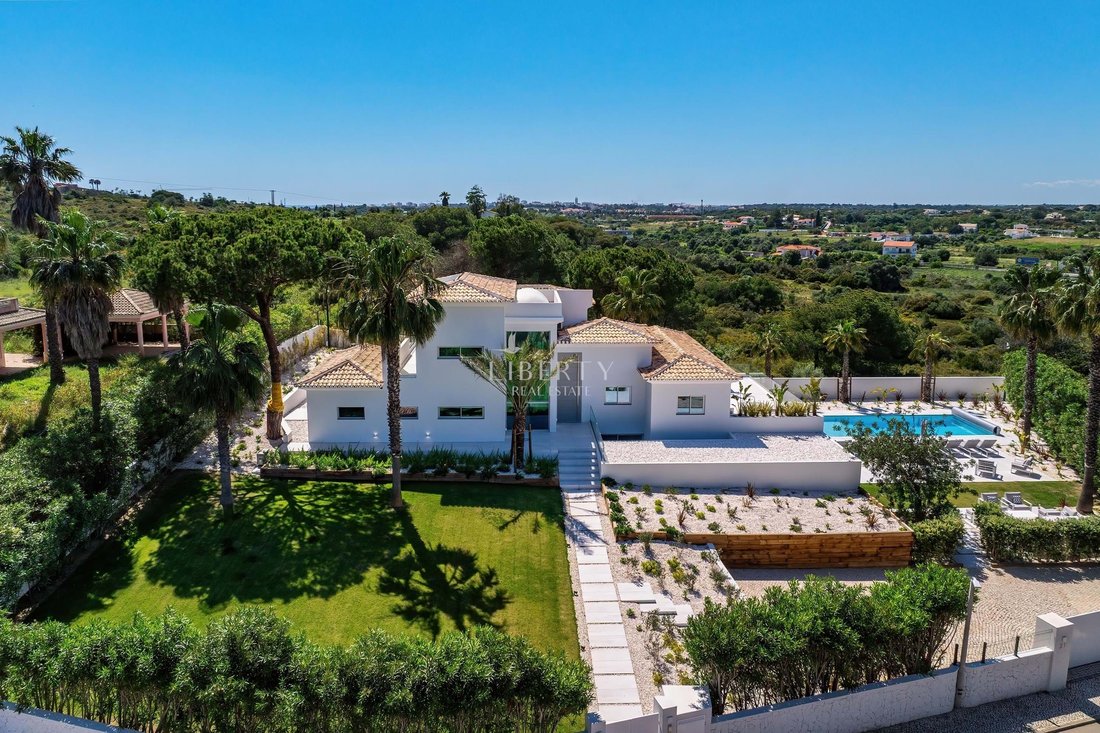 Villa in Almancil, Algarve, Portugal 1 - 15606533