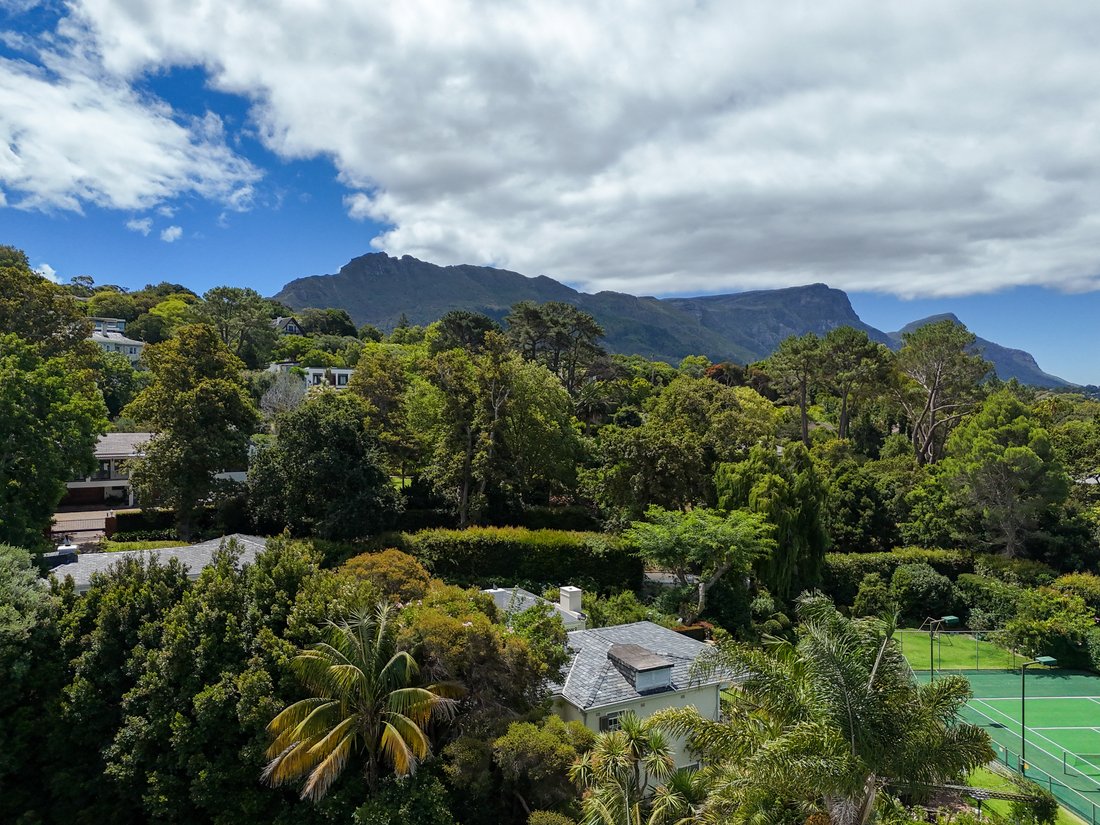 House in Constantia, Silverhurst, Cape Town 4 - 16971434