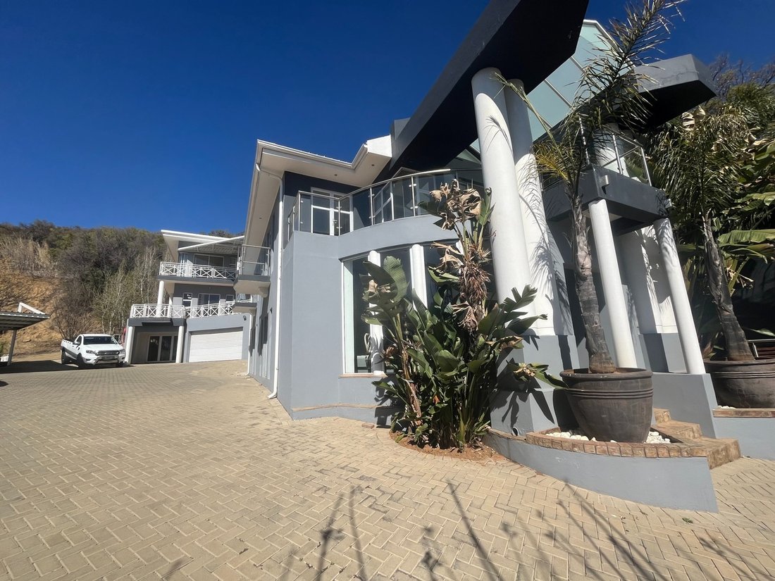 House in Mangaung Metropolitan Municipality, Free State, South Africa 2 - 16971391