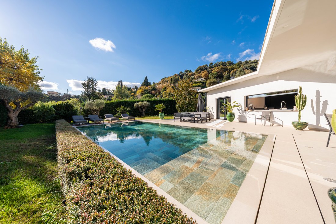 Villa in Saint-Paul-de-Vence, Provence-Alpes-Côte d'Azur, France 2 - 16972927