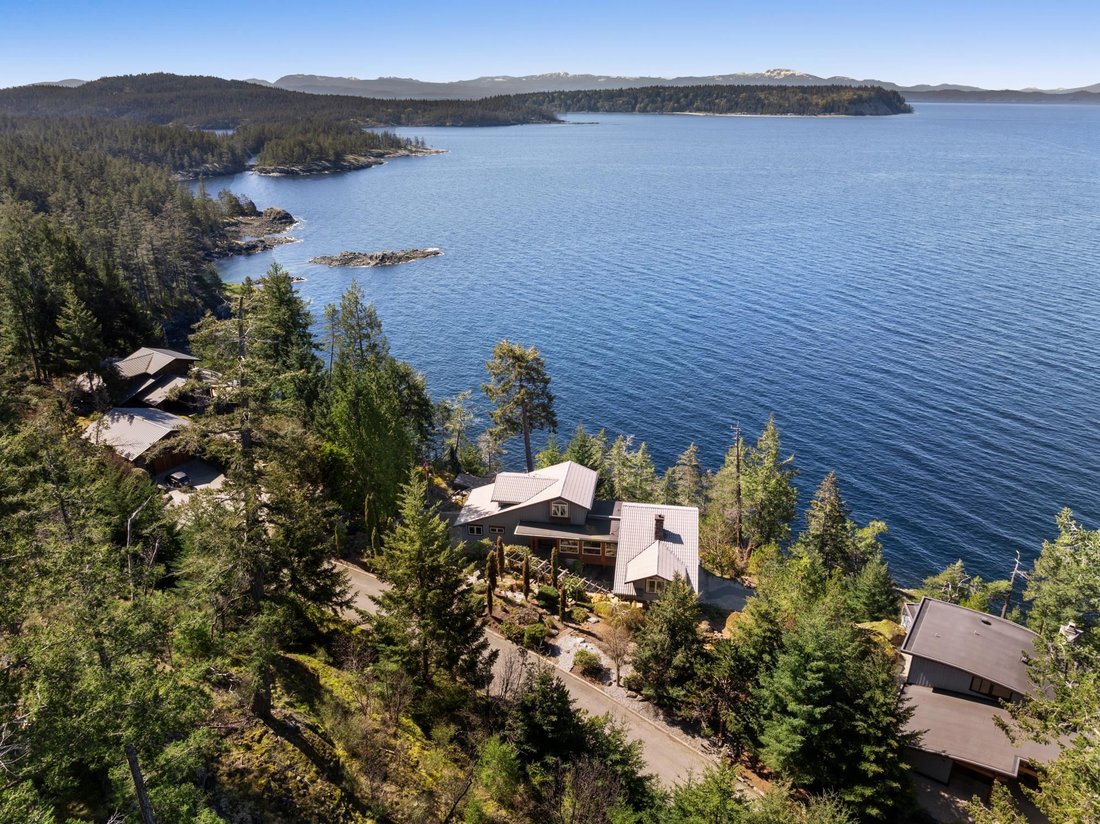 House in Halfmoon Bay, British Columbia, Canada 2 - 16973210