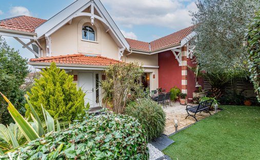 House in Aiguillon, Arcachon, France 1